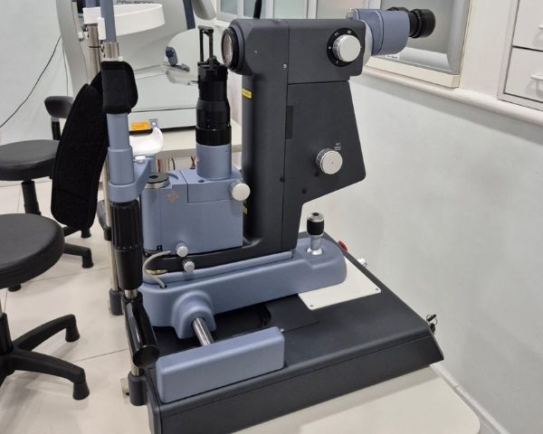Trabeculoplastia seletiva a laser (SLT): como o laser ajuda no tratamento do glaucoma na MEG OftalmoDay 1 Equipamento de trabeculoplastia seletiva a laser (SLT) em equipamento de última geração na MEG OftalmoDay para tratamento do glaucoma de ângulo aberto.